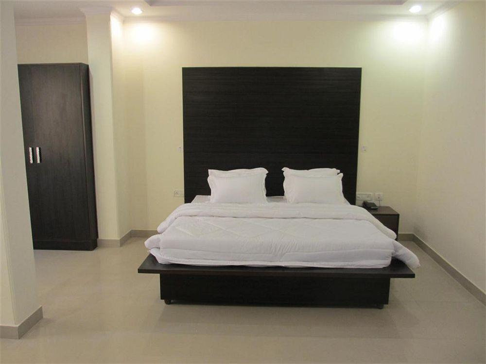 Hotel Chanakya Inn New Delhi Ngoại thất bức ảnh