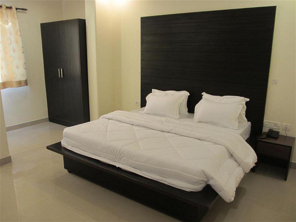 Hotel Chanakya Inn New Delhi Ngoại thất bức ảnh