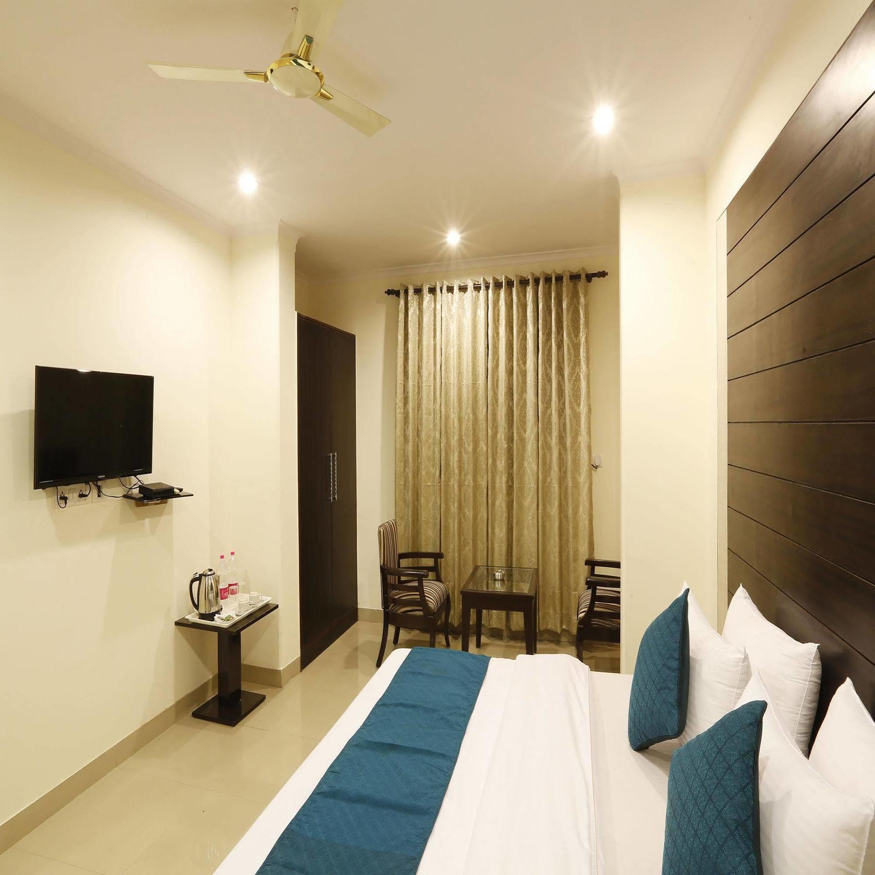 Hotel Chanakya Inn New Delhi Ngoại thất bức ảnh