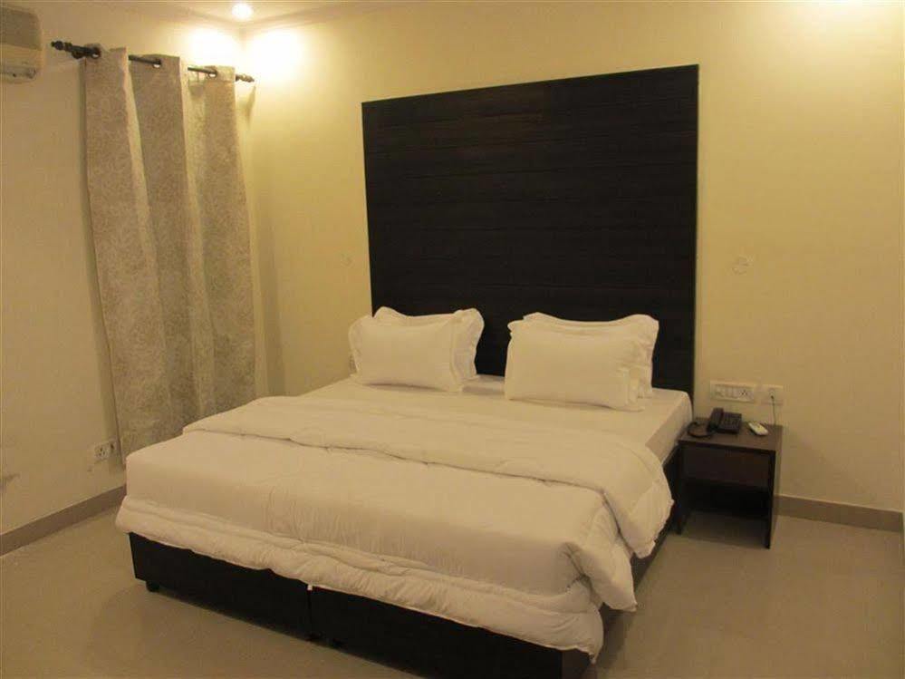 Hotel Chanakya Inn New Delhi Ngoại thất bức ảnh